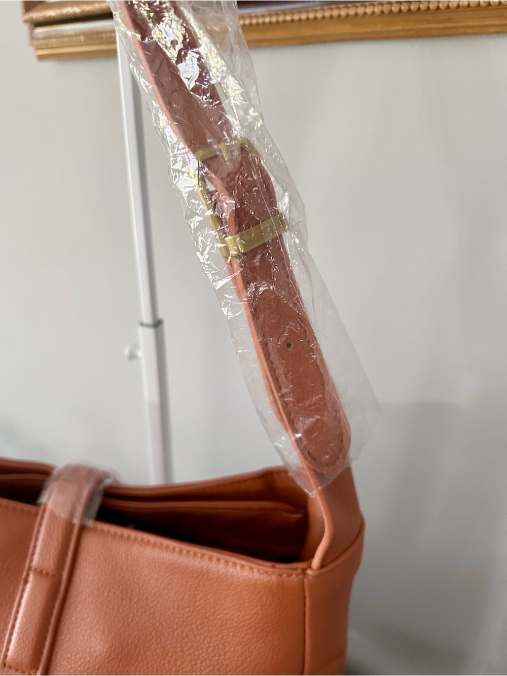 Low start ****Leather Bucket Shoulder Bag in Warm Tan - Picture 4 of 6
